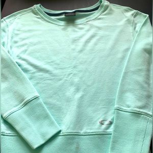 Small Oakley sweatshirt.